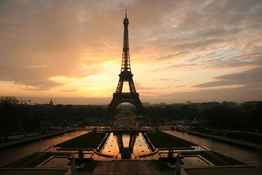 1200px-Eiffel_tower_at_dawn_horizontal